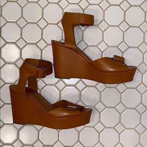 Tan Size 7.5 Gap Wedges